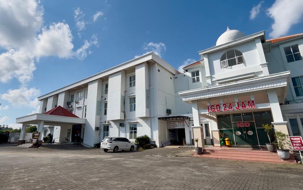 Gedung RS Abdurrahman Syamsuri dengan layanan IGD 24 jam